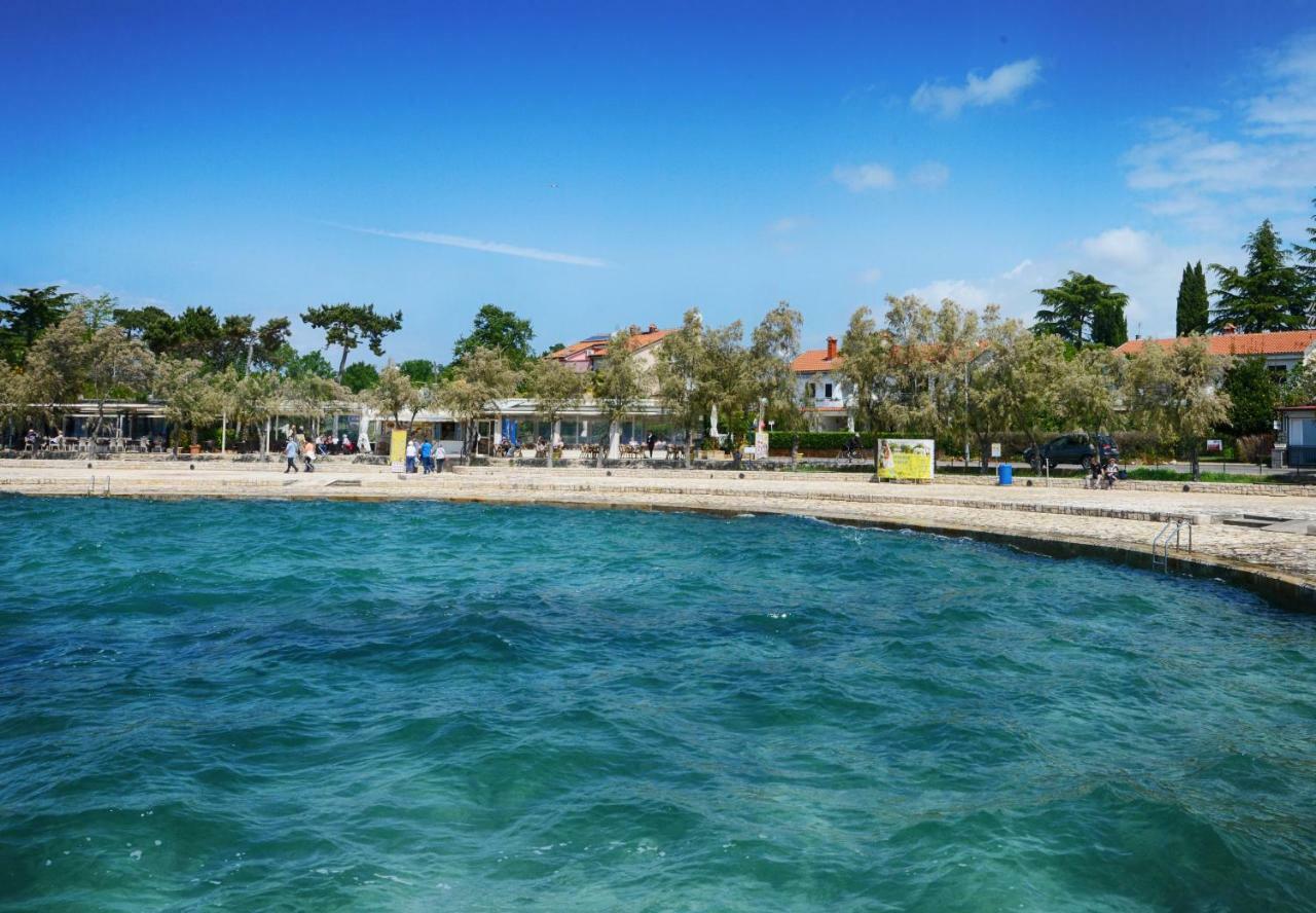 Beautiful Apartments First Row To The Sea Porec Exterior photo